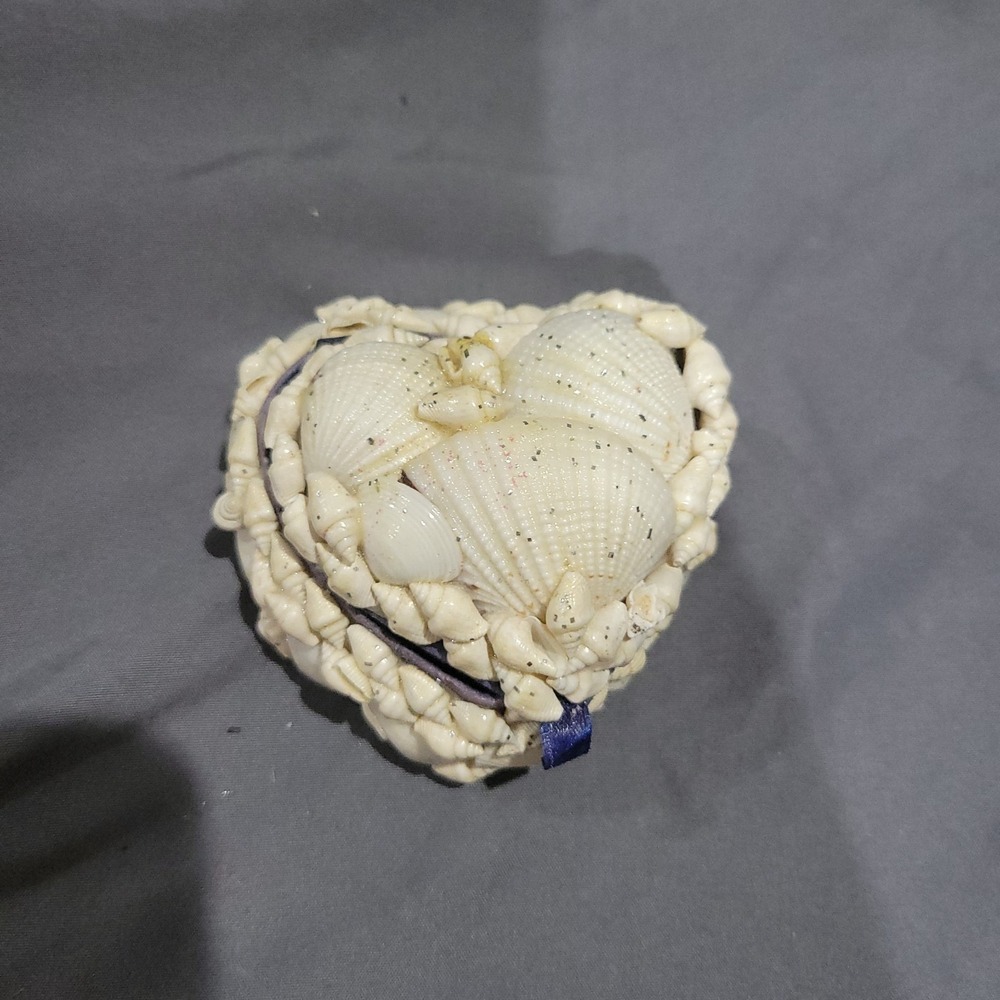 Vintage Handmade Seashell Jewelry Trinket Box Lined Heart